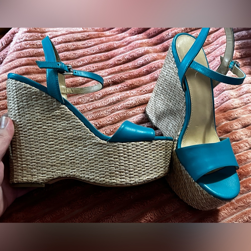 LIKE NEW Michael Kors Teal Leather Wedges 8.5 Worn ONCE for a couple of hours. - Picture 9 of 9